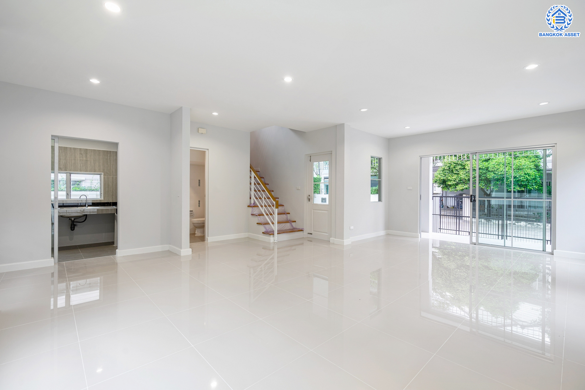 บ้านมือสองตกแต่งใหม่ คุณภาพแบรนด์ LH ม.ชัยพฤกษ์ ราชพฤกษ์-แจ้งวัฒนะ หลังใหญ่ เนื้อที่ 59.9 ตร.ว. ฟังก์ชัน 3 ห้องนอน 3 ห้องน้ำ 2 ที่จอดรถ ภายในตกแต่งหรูหรา บนทำเลศักยภาพติดถนนราชพฤกษ์ เชื่อมสู่แจ้งวัฒนะได้อย่างรวดเร็ว และเพียง 10 นาทีถึงรถไฟฟ้า "สถานีบางรักใหญ่"